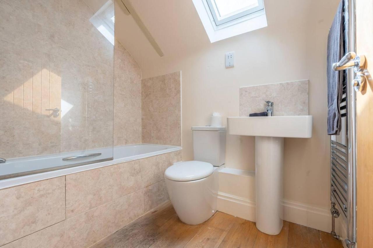 Charming 1-Bed Loft In Caerleon Apartment Newport  Bagian luar foto