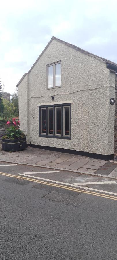 Charming 1-Bed Loft In Caerleon Apartment Newport  Bagian luar foto