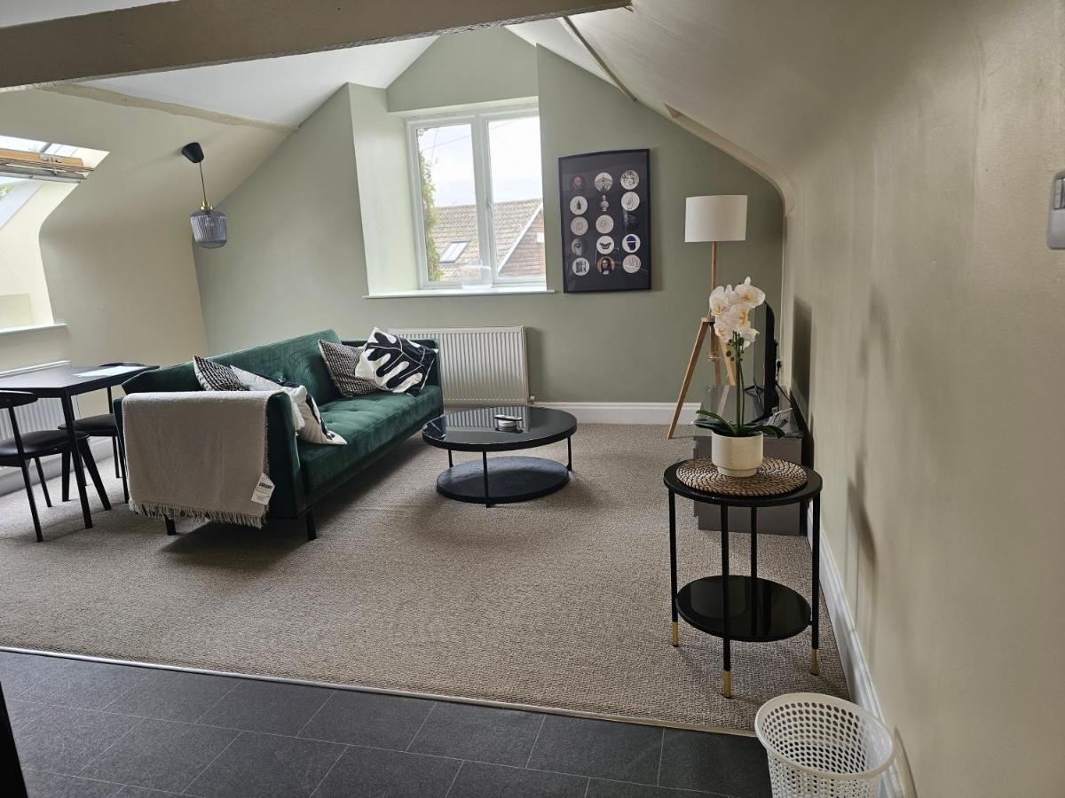 Charming 1-Bed Loft In Caerleon Apartment Newport  Bagian luar foto