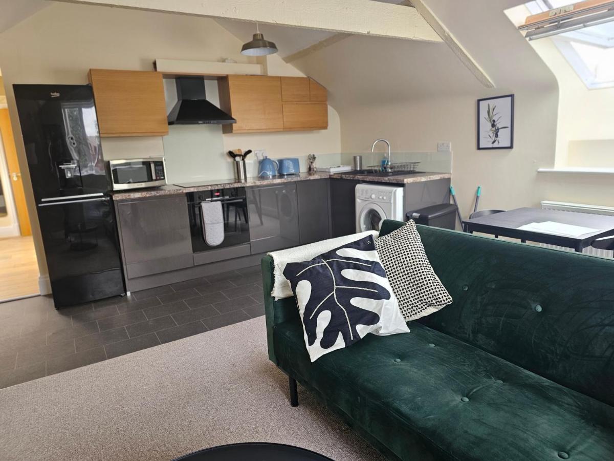 Charming 1-Bed Loft In Caerleon Apartment Newport  Bagian luar foto
